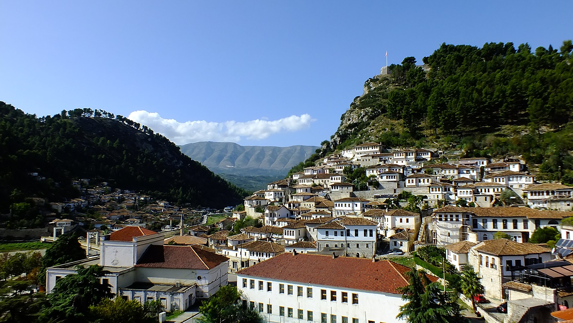 2_BERAT_dag_The_old_town_of_Berat_2019